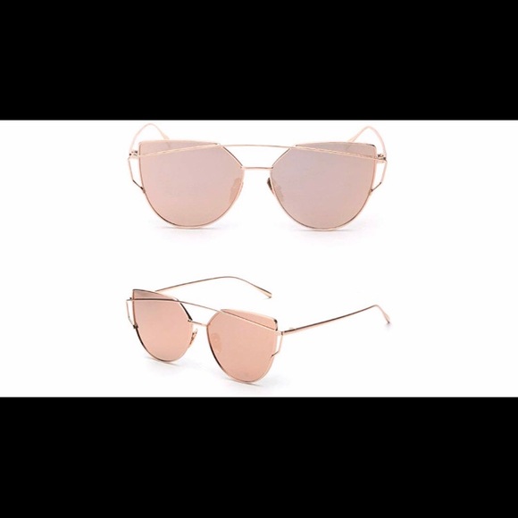 Rose Gold Mirror Sunnies 😎 - Picture 2 of 2